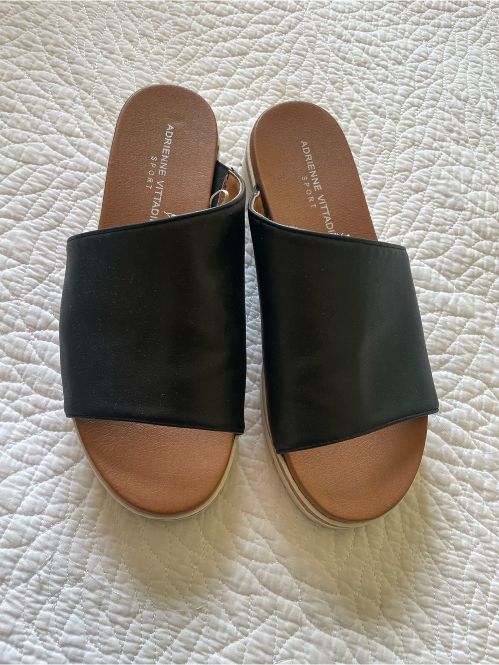 Adrienne Vittadini Black Wide Band Slide Sandals with Tan Footbed Size 8